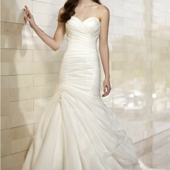 Essense of Australia Organza Wedding Gown - Picture 4 of 12